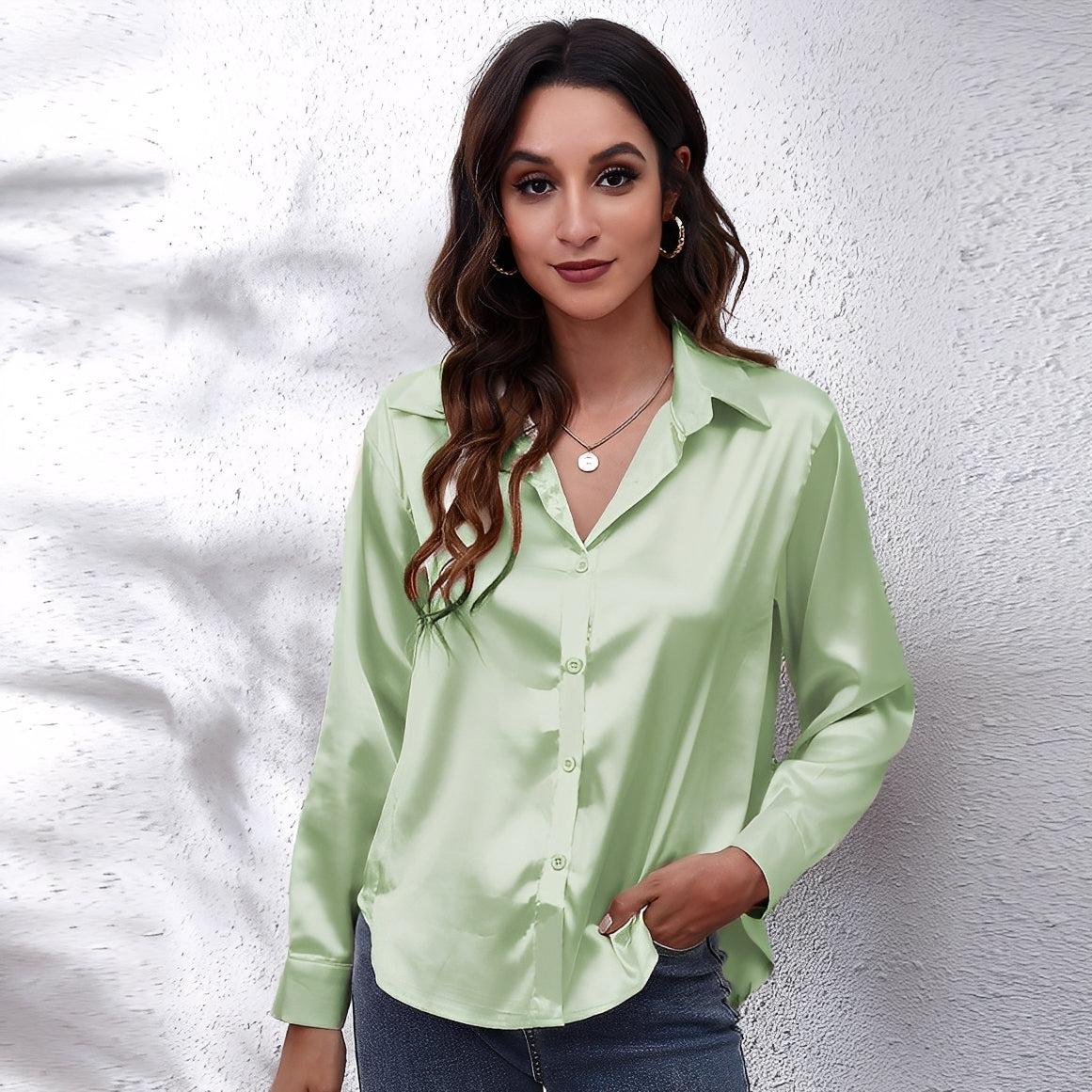 Haylee - Airy and lustrous blouse