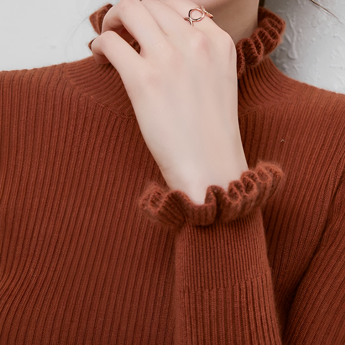 Alva - Elegant and soft turtleneck sweater