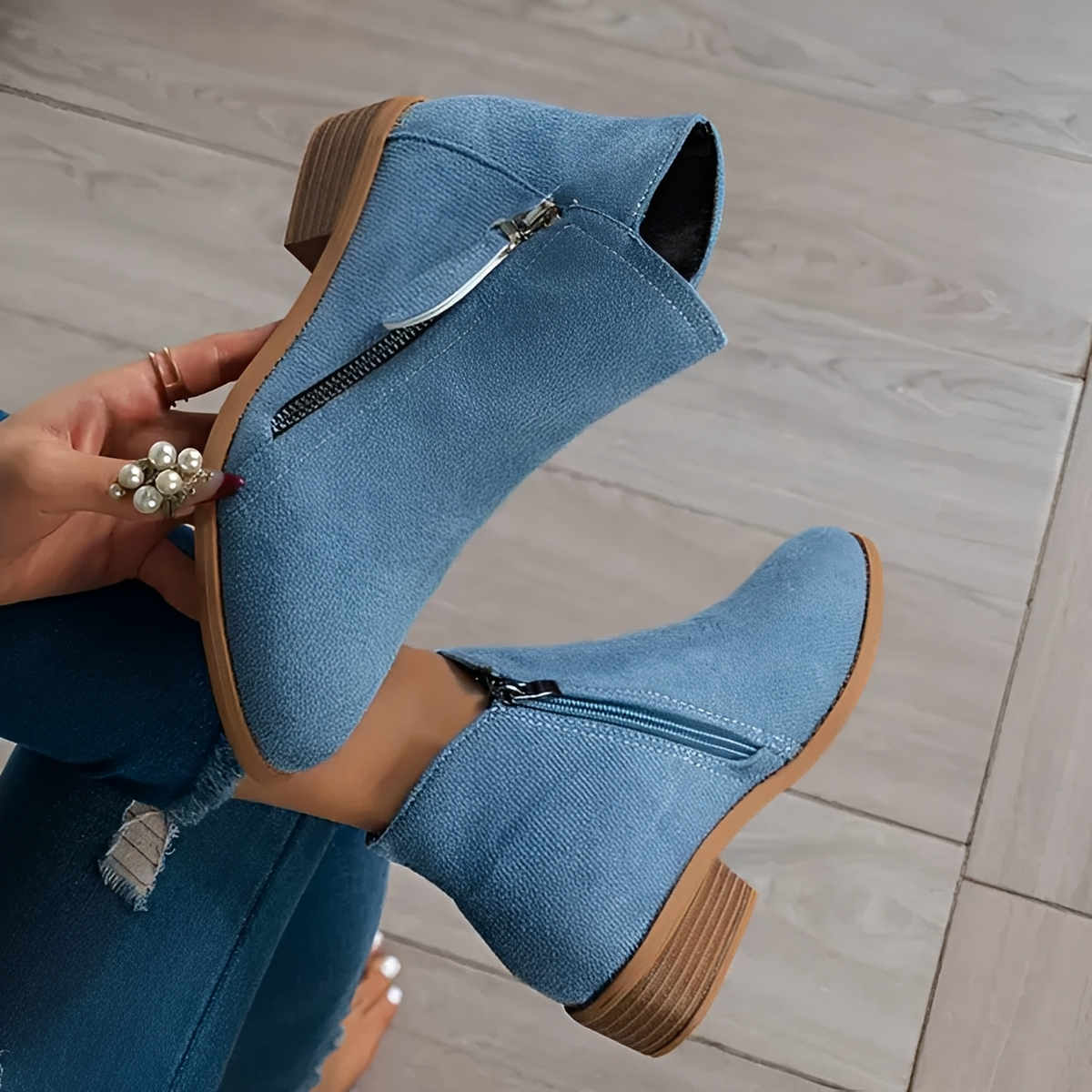 Klara - Elegant and chic boots with zipper