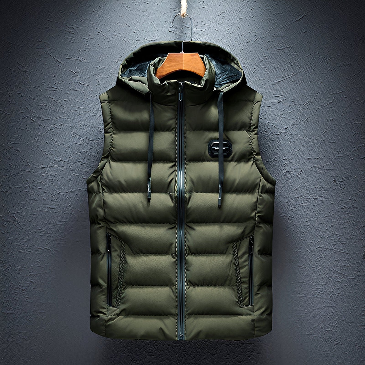 Davin - Robust and warm vest with hood