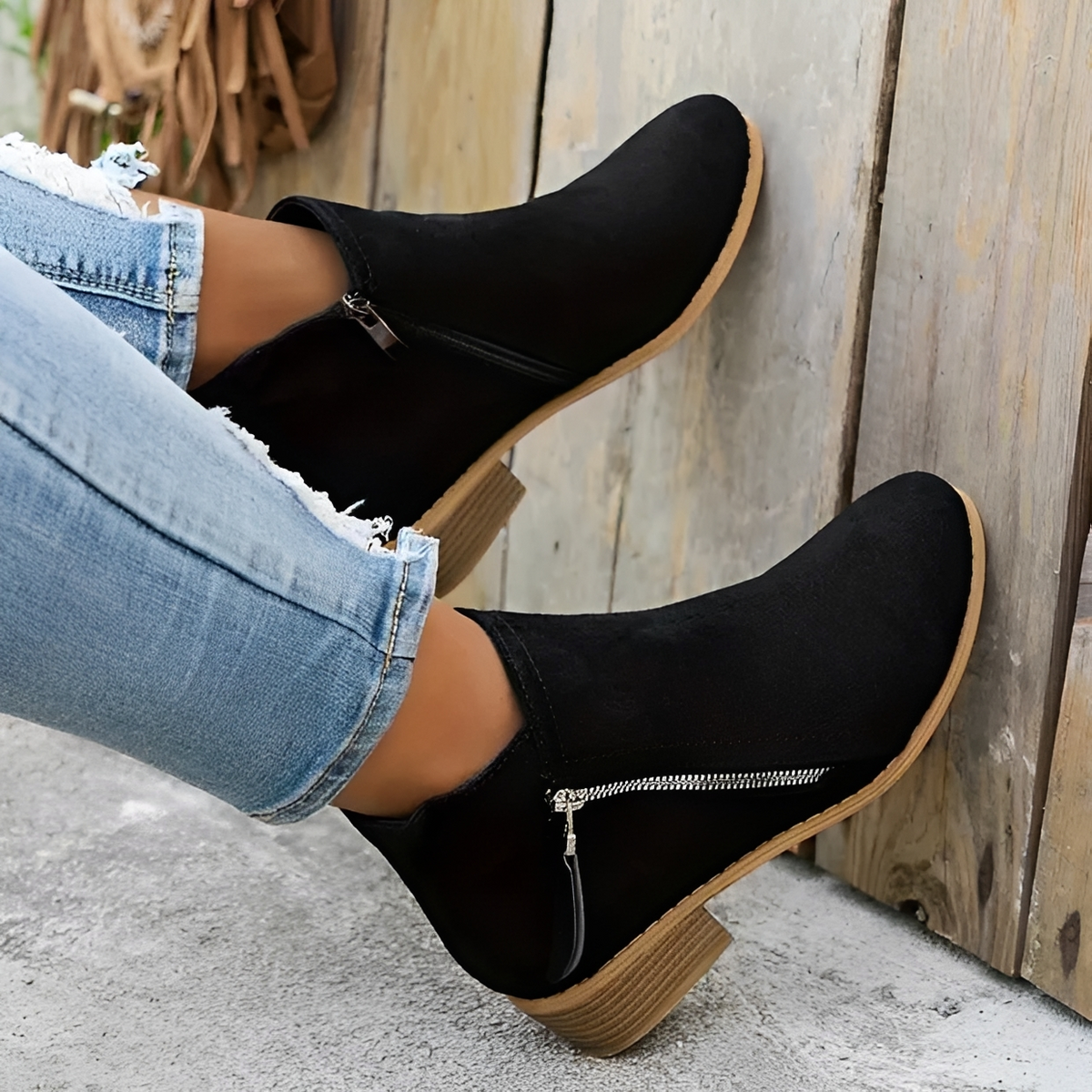 Klara - Elegant and chic boots with zipper