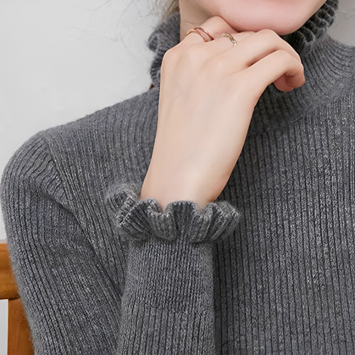 Alva - Elegant and soft turtleneck sweater