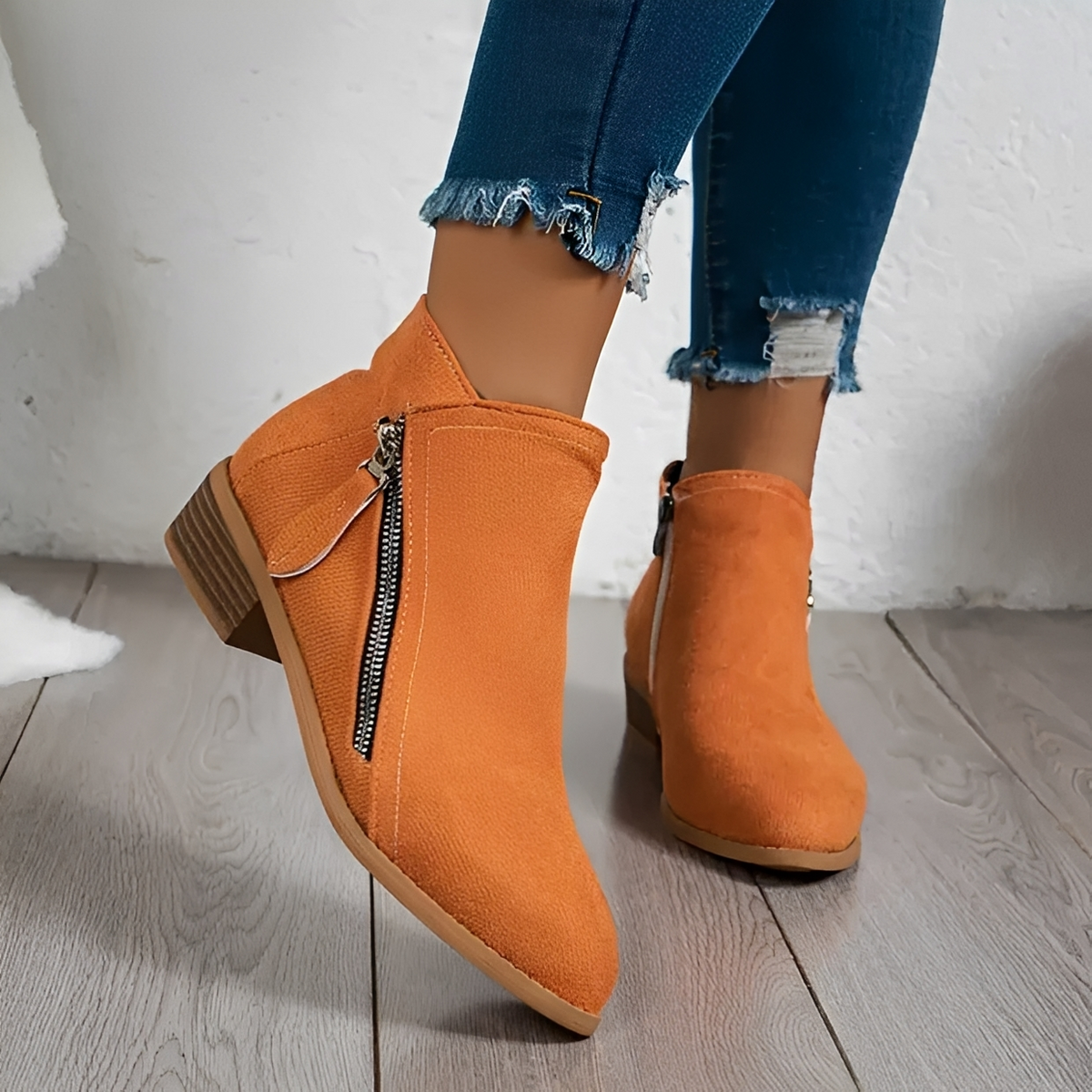 Klara - Elegant and chic boots with zipper