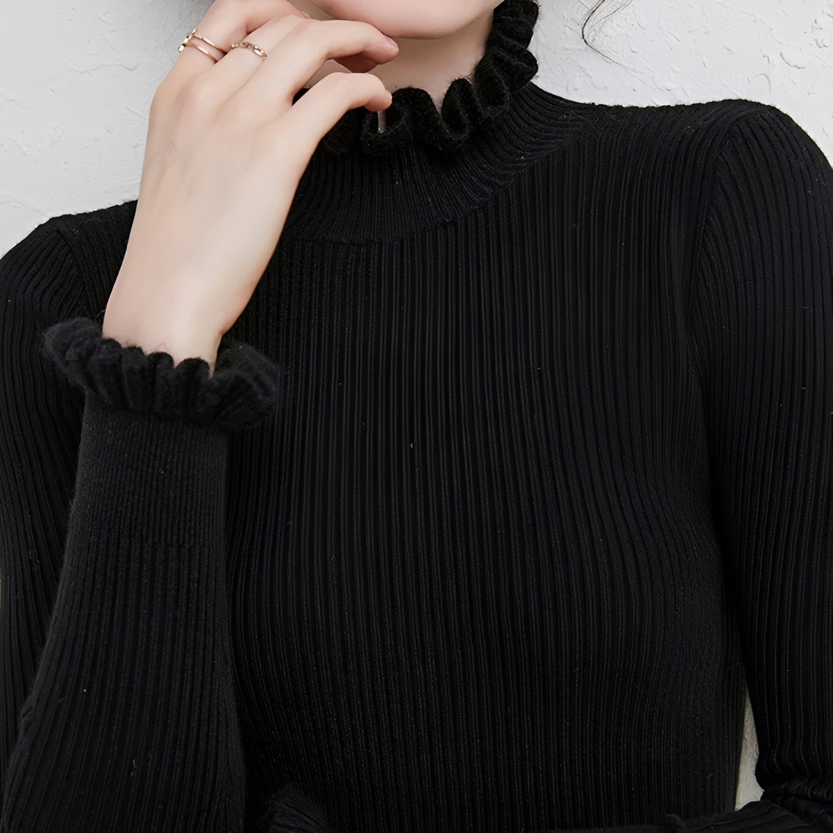 Alva - Elegant and soft turtleneck sweater