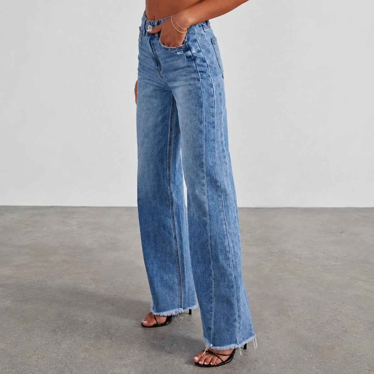 Women's Wide Jeans with High Waist and Destroyed Hem - Relaxed Fit