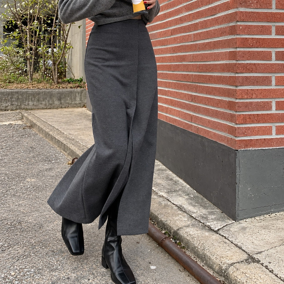 Women's waist maxi skirt with high waist and slit detail