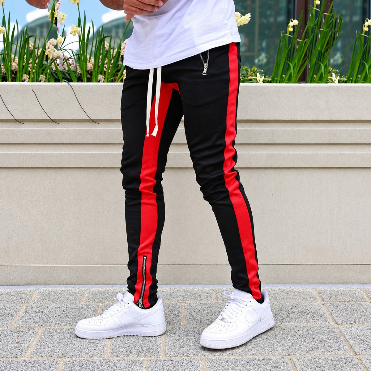 Men's Jogging Pants with Contrast Stripes, Zipper Pockets and Tapered Fit