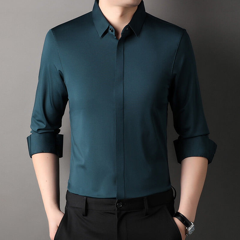 Men's long-sleeve shirt with modern fit, buttons, and rolled cuffs